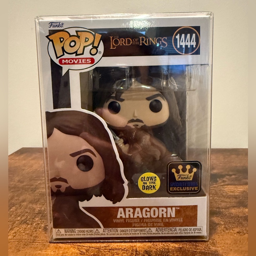 Funko Pop Lord of the Rings Aragorn #1444 GITD Specialty Exclusive w/Protector